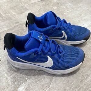 Boy’s size 1 Nike sneakers